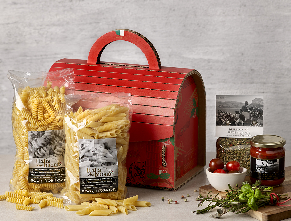 8180340 - Von der (Hand)tasche in den Mund